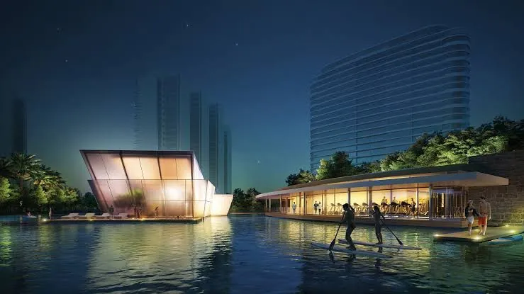 Beach Club — deck e stand up paddle à noite
